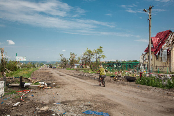   Славянск (Славянск), война 2014
.