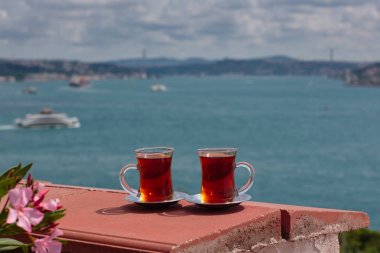 Istanbul'da çay Boğaz Manzaralı.