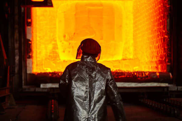 Thermist at the heating furnace