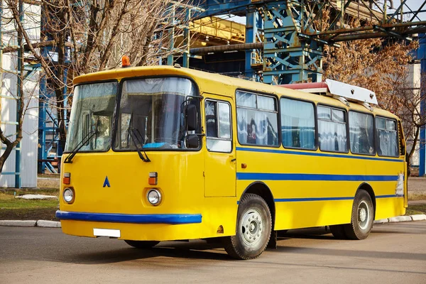 Antiguo autobús amarillo soviético LAZ-695 — Foto de Stock