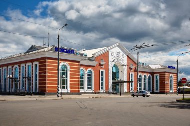 Karantina covid-19 'daki tren istasyonu. Kramatorsk, Donetsk bölgesi, Ukrayna