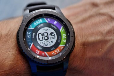 SmartWatch - modern zaman ölçümü.