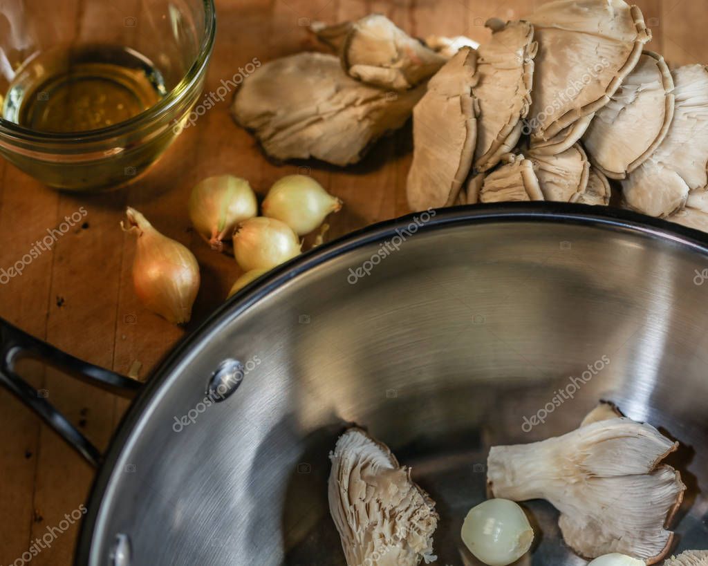 Oyster mushrooms and pearl onions Stock Photo by ©erbephoto 130529488