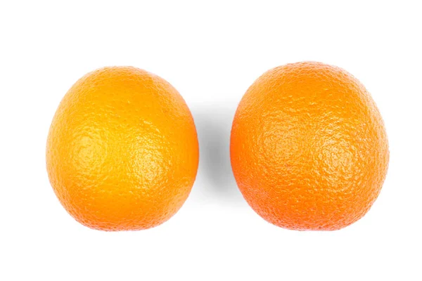 Laranjas maduras, frescas e suculentas, isoladas sobre um fundo branco. Frutas cítricas. Frutas de laranja frescas, close-up. Frutos exóticos e tropicais . — Fotografia de Stock