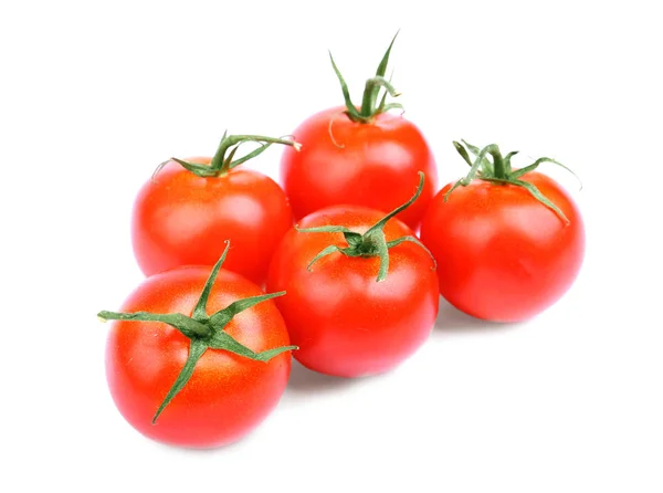 Vista completa de um hothouse (crescido em estufa) tomates, isolado em um fundo branco. Um monte de um orgânico, suculento, fresco, tomates vermelhos brilhantes saudáveis . — Fotografia de Stock