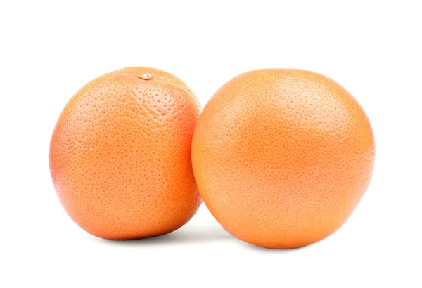 Duas laranjas grandes e suculentas. isolado sobre um fundo branco. Frutas cítricas. Conjunto de frutas de laranja frescas, close-up. Frutos exóticos e tropicais . — Fotografia de Stock