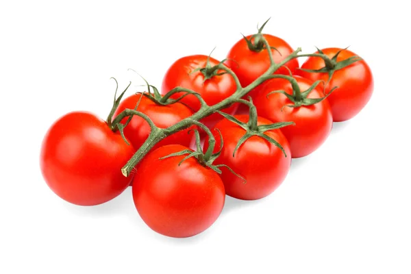 Vista completa de tomates frescos y deliciosos, aislados sobre un fondo blanco. Tomates sanos, maduros y de color rojo brillante con hojas. Verduras frescas. Beneficio de vitaminas . —  Fotos de Stock