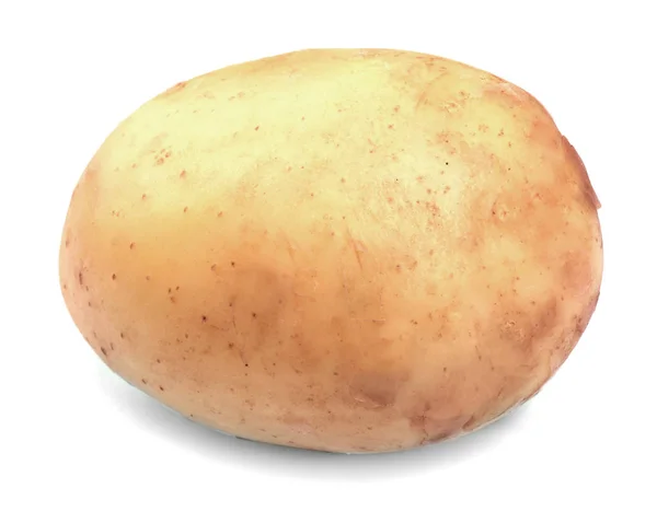 Органический, свежий, спелый и сырой картофель, изолированный на белом фоне. Крупный план нового картофеля. Летний сбор овощей . — стоковое фото