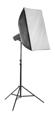 Çağdaş büyük siyah şerit softbox, beyaz bir arka plan üzerinde izole. Stüdyo aydınlatma. Spot ışık fotoğraf ekipmanı.