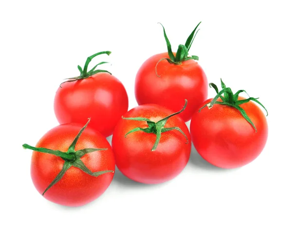 Tomates vermelhos saturados. Legumes orgânicos isolados em um fundo branco. Tomates deliciosos. Dieta, saúde, conceito de natureza . — Fotografia de Stock