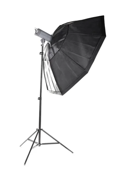 Professionell studio octobox, isolerad på en vit bakgrund. Studio paraply för foton. — Stockfoto