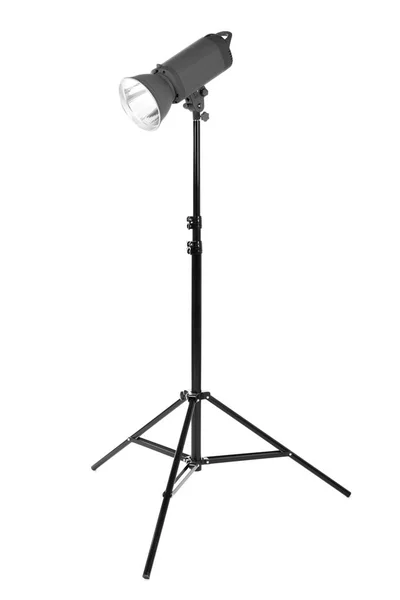 Professionell studio belysning, isolerad på en vit bakgrund. Studio fotografering video ljus. Ett långt stativ. — Stockfoto