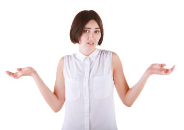 Beyaz arka plan üzerinde izole bir zarif bluz şaşkın modelinde. Şok genç iş kadını. Güzel bir kız omuz silkiyor.