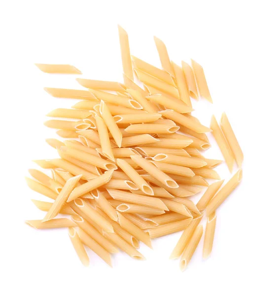 Italské penne rigate makarony těstoviny, izolované na bílém pozadí. Makarony, nudle a špagety. Syrové a čerstvé mouky produkty — Stock fotografie
