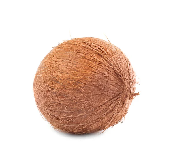 Um coco perfeitamente redondo isolado sobre um fundo branco. Um grande plano de um coco havaiano. Deliciosa noz tropical. Dieta vegana . — Fotografia de Stock