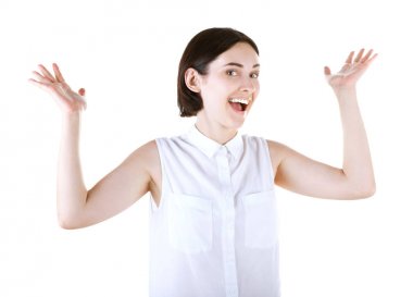 Ellerini olan mutlu bir kadın. Beyaz bir arka plan üzerinde izole bir güzel casual kız. Neşe, mutluluk ve başarı kavramı.