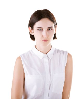 Karışıklık bir genç kadın. Beyaz bir arka plan üzerinde izole oynak bir bayan. Şık bir saç kesimi olan bir şüpheci kadın. 