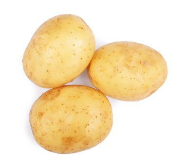 Beyaz bir arka plan üzerinde izole bir kaç ham, organik ve taze genç patates. Üç temiz ve sert hafif kahverengi patates. Doğal vitaminler.