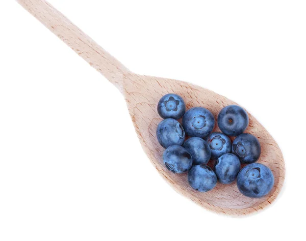 Top view of organic blueberries on a wooden spoon, isolated on a white background. Summer harvest. Close-up of sweet berries. — Stock Photo, Image
