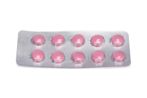 Tabletter isolerad på en vit bakgrund. En förpackning med rosa piller. Små piller med dopning eller vitaminer. Medicinsk behandling. — Stockfoto