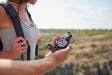 Görüş fotoğraf Siyah pusula ile yön arama explorer çiftin
