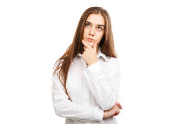 Çenesi için tutan genç kız beyaz bir arka plan. Beyaz arka plan üzerinde izole.