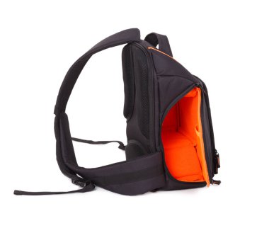 Beyaz arka plan üzerinde izole kamera için açık sırt çantası.