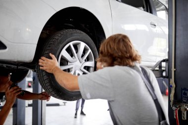 Araba Servis Merkezi tekerlek üzerinde Asansör tanısında