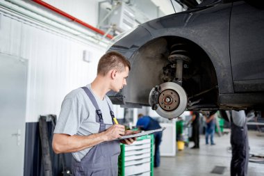Mekanik frenler ile sorunlar açıklanır ve çalışma ölçeği tahminleri