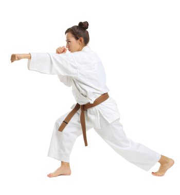 Kız karate izole beyaz arka plan üzerinde üniforma