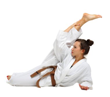 Kız karate izole beyaz arka plan üzerinde üniforma