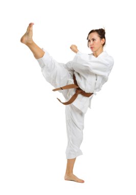 Kız karate izole beyaz arka plan üzerinde üniforma