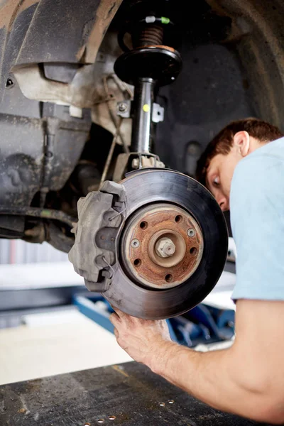 Mekanik frenler kırdı makinesinde onarır