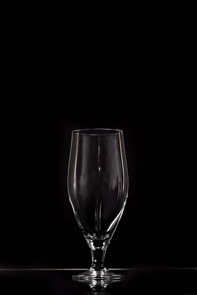 Boş Klasik Cam Siyah Arka Plan Üzerinde Alkollü Içecekler Için — Stok fotoğraf