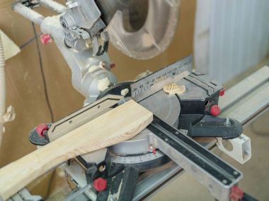 Daire testere ile kendine zarar vermemek için koruma