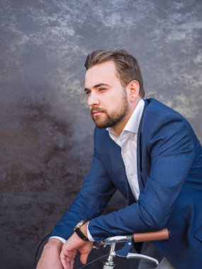 Bir iş adamı iş veya başka bir toplantı için terk edecek