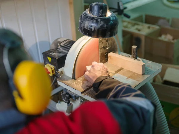 Maschine, Scheibe zum Schleifen kleiner und mittlerer Holzteile — Stockfoto
