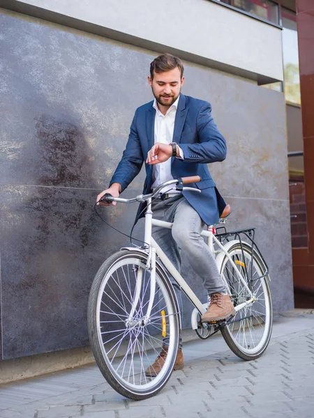 Bir iş adamı iş veya başka bir toplantı için terk edecek