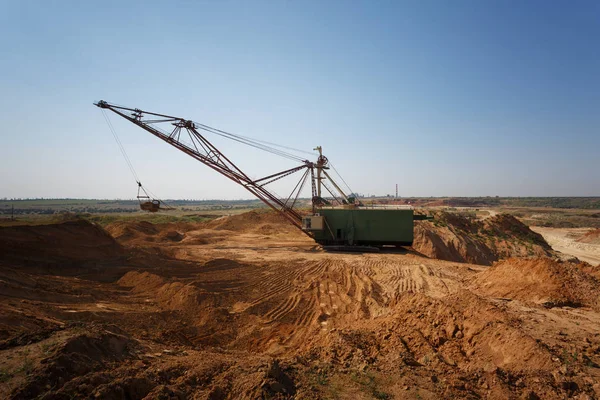 Industriële Bewegende Machine Stichting Pit Gele Mobiele Kraan Werkt Zandige — Stockfoto