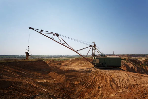 Industriële Bewegende Machine Stichting Pit Gele Mobiele Kraan Werkt Zandige — Stockfoto