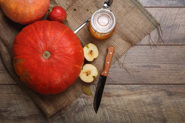 Uma Vista Cima Uma Composição Colorida Verduras Outono Brilhantes Frutos — Fotografia de Stock