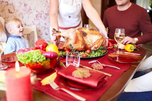 Baked roasted chicken on a holiday table. Food concept. — Stock Photo, Image