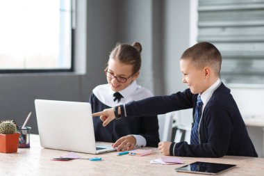 Küçük ofis projeleri üzerinde çalışmak