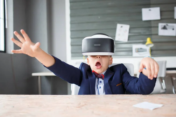 3D em um menino que experimenta emoções vivas — Fotografia de Stock