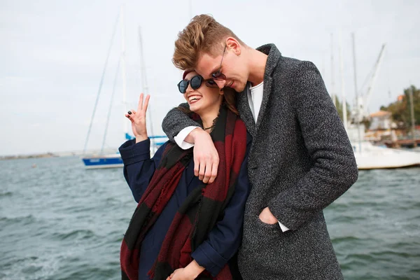 Cheerful young couple having fun and laughing together outdoors. — Stock Photo, Image