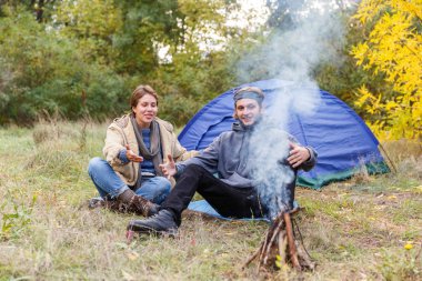 İki orman rahatlatıcı. Aşık Çift.