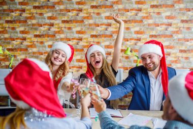 İş arkadaşları ofisi Noel partisi. İşletme kavramı.