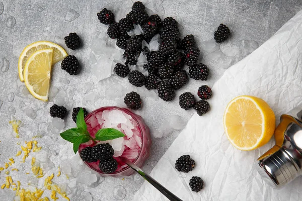 View Composition Glasse Icy Beverage Peppermint Blackberries Gray Background Ripe — Stock Photo, Image
