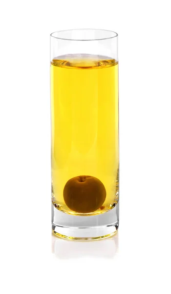 Vaso Transparente Lleno Refrescante Ginebra Fría Con Una Pequeña Baya — Foto de Stock