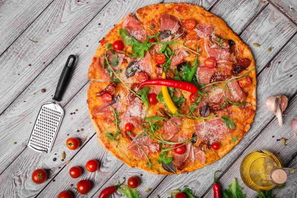 Quadro Close Uma Pizza Vegetal Saborosa Com Tomate Cereja Uma — Fotografia de Stock